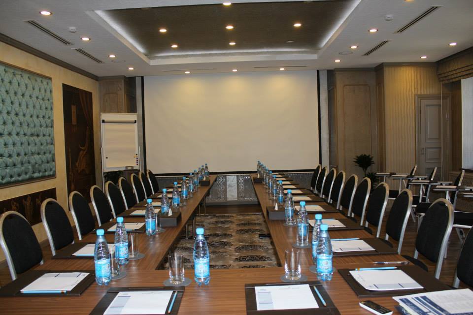 Готель Ramada By Wyndham Bishkek Centre Екстер'єр фото
