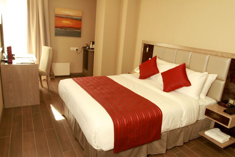 Готель Ramada By Wyndham Bishkek Centre Екстер'єр фото