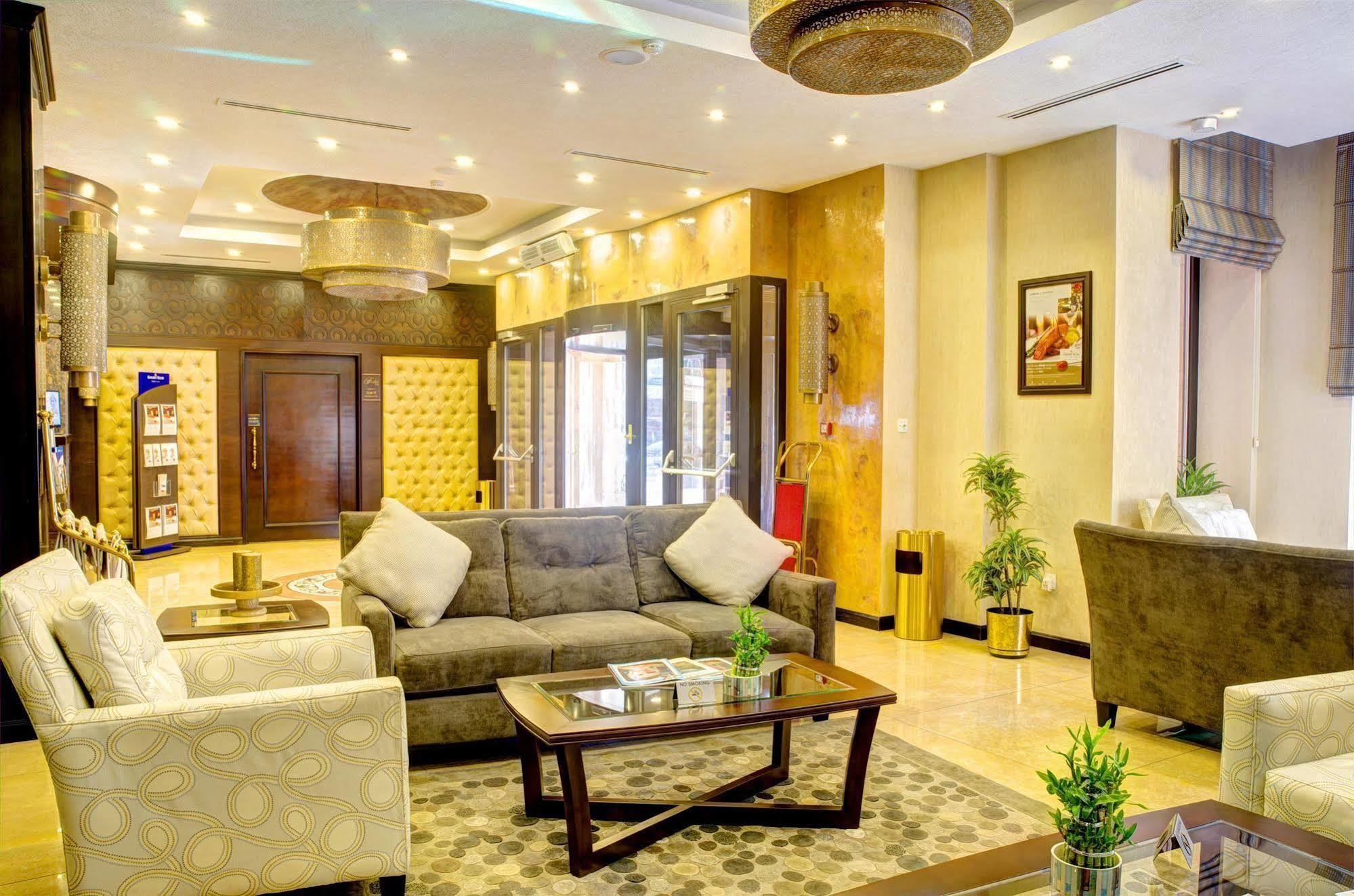 Готель Ramada By Wyndham Bishkek Centre Екстер'єр фото