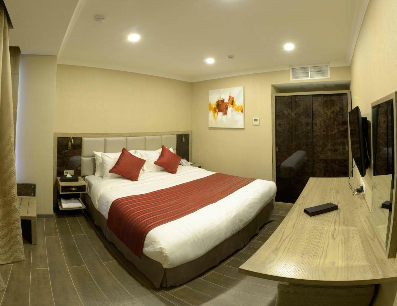 Готель Ramada By Wyndham Bishkek Centre Екстер'єр фото