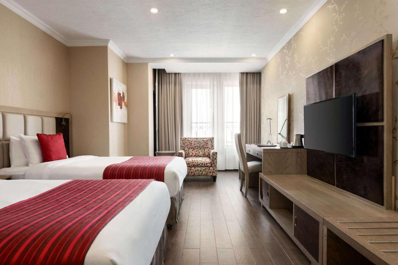 Готель Ramada By Wyndham Bishkek Centre Екстер'єр фото
