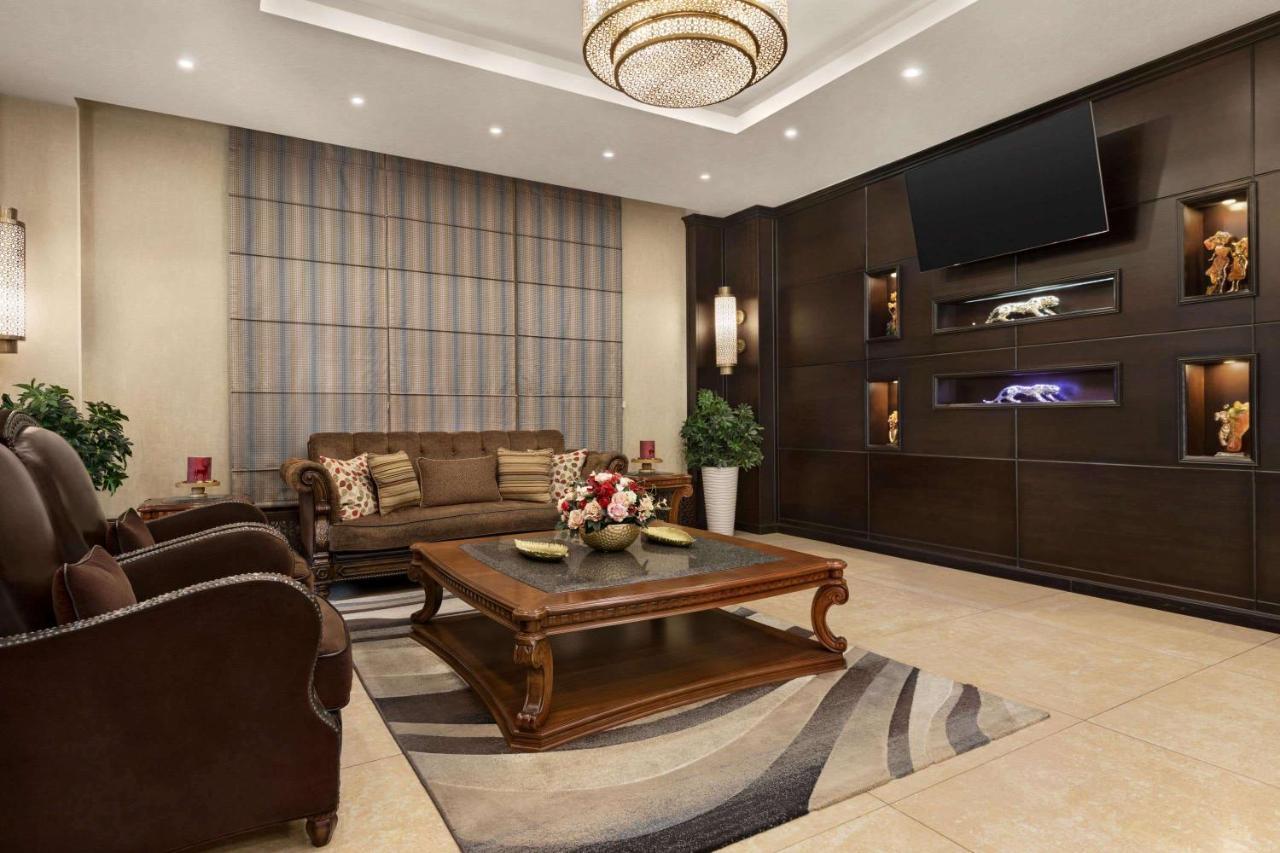 Готель Ramada By Wyndham Bishkek Centre Екстер'єр фото