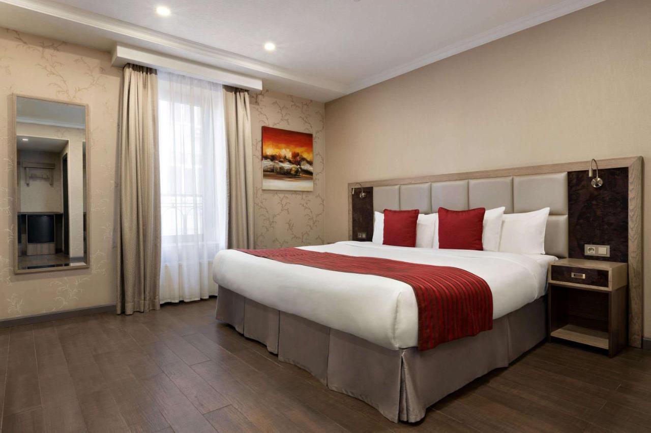 Готель Ramada By Wyndham Bishkek Centre Екстер'єр фото