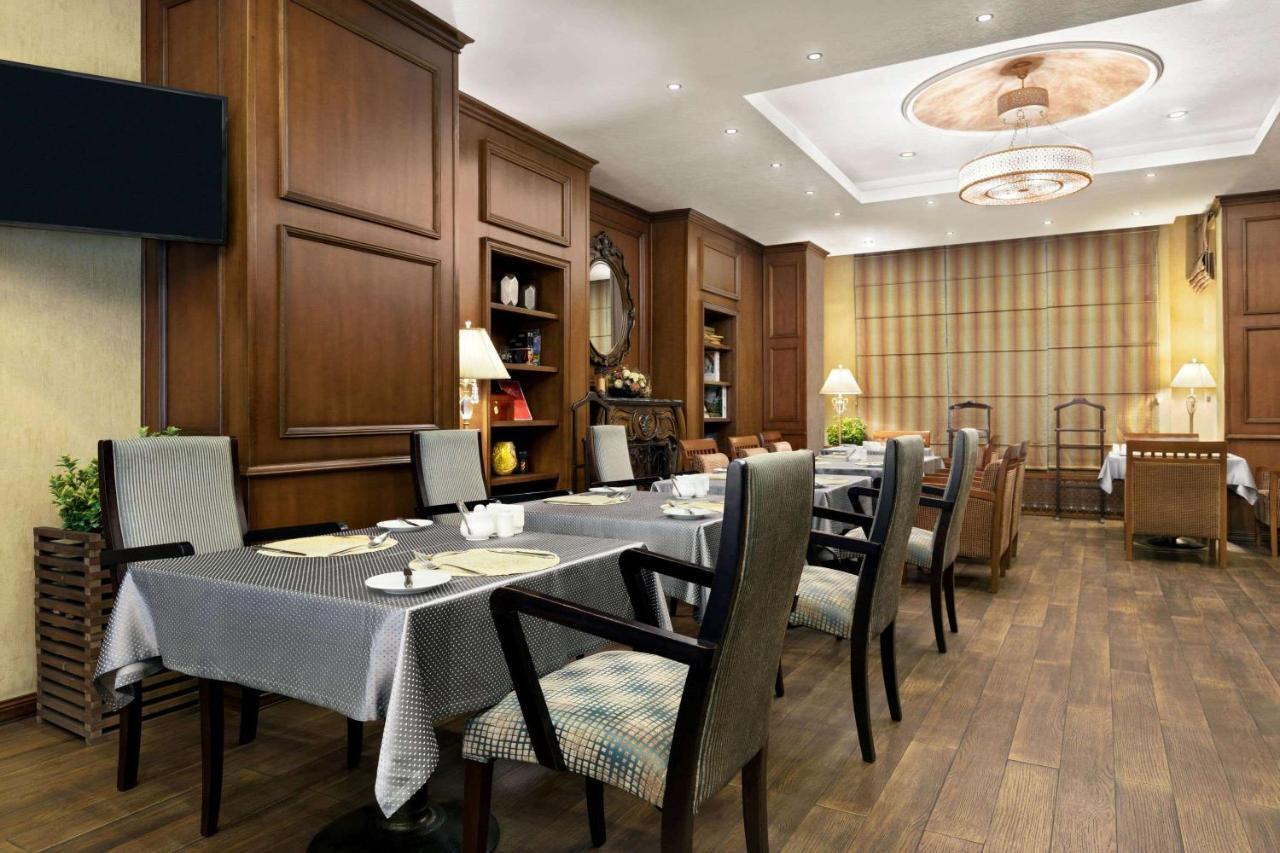 Готель Ramada By Wyndham Bishkek Centre Екстер'єр фото