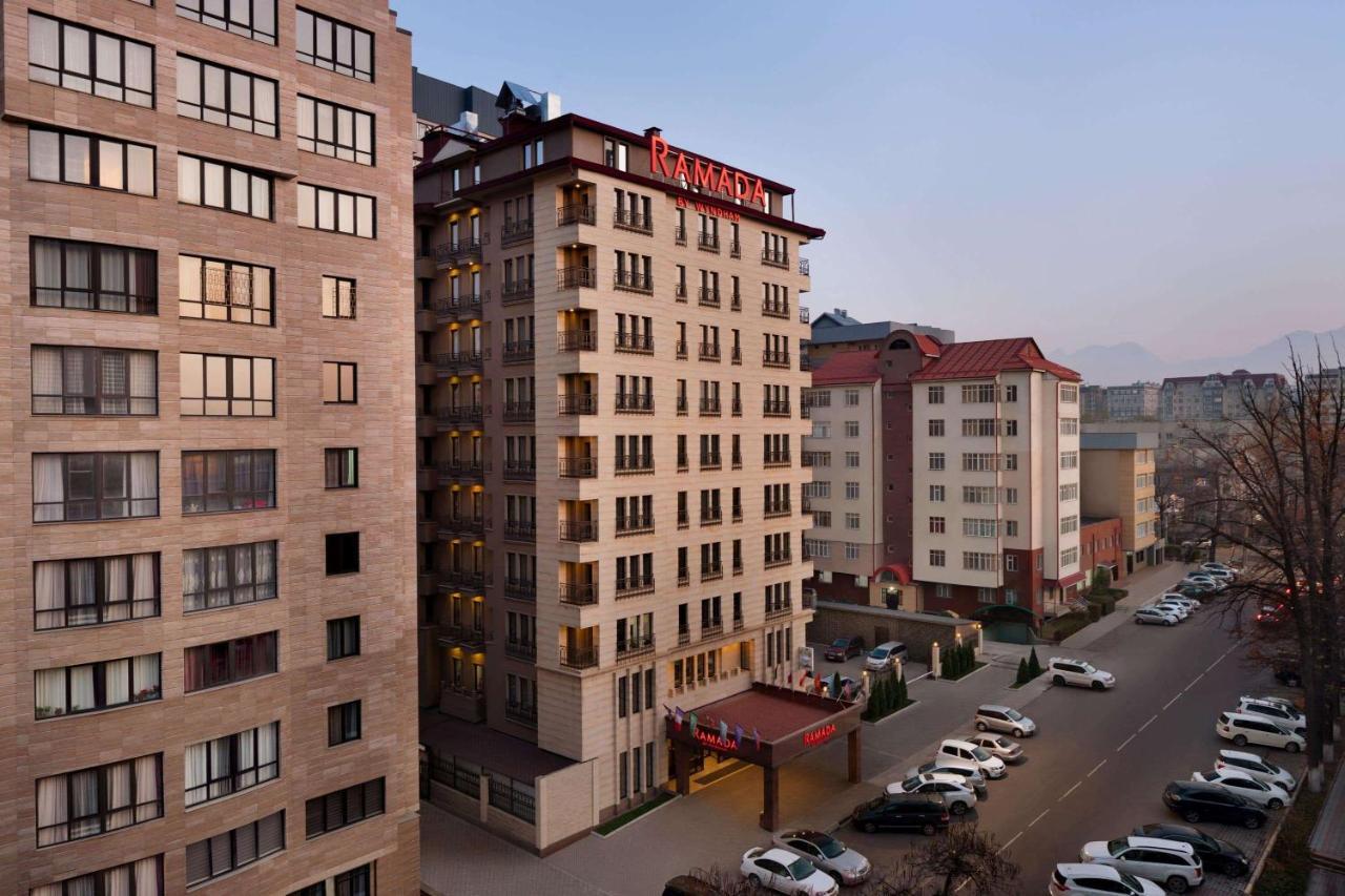 Готель Ramada By Wyndham Bishkek Centre Екстер'єр фото